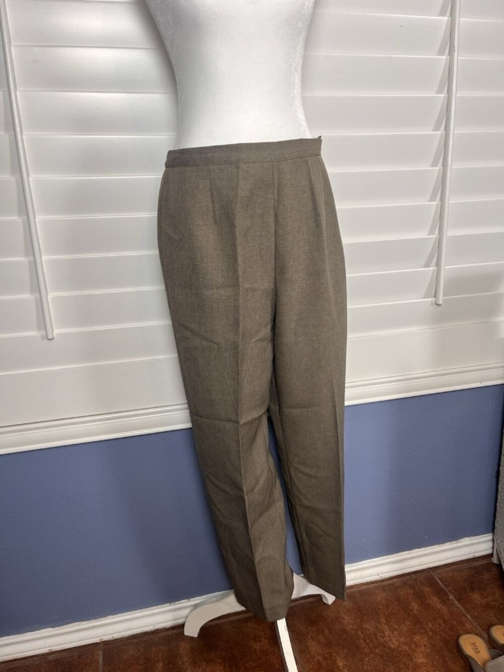 First Option Petite Women’s 10P Brown Taupe Pleated Dress Pants Trousers